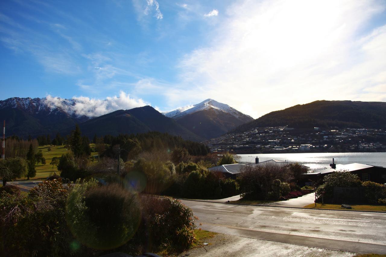 Sunny Lakeside Haven Queenstown Eksteriør billede